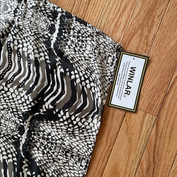 Winlar Long Caftan Dress Womens One Size Black Gray Snake Print V Neck Maxi NWT - Picture 4 of 9